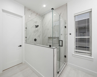 310 E 7th Street - Photo Thumbnail 17
