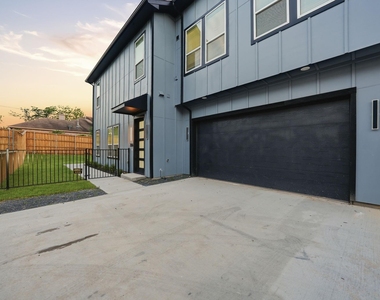 310 E 7th Street - Photo Thumbnail 1