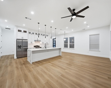 310 E 7th Street - Photo Thumbnail 10