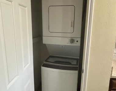 821 W Harwood Road - Photo Thumbnail 13