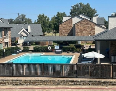 821 W Harwood Road - Photo Thumbnail 16