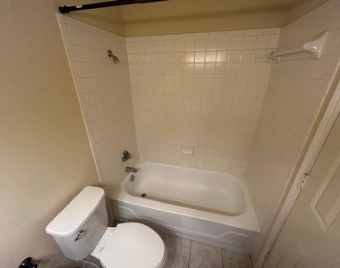 821 W Harwood Road - Photo Thumbnail 12