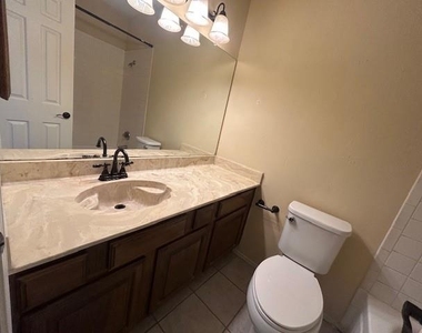 821 W Harwood Road - Photo Thumbnail 11