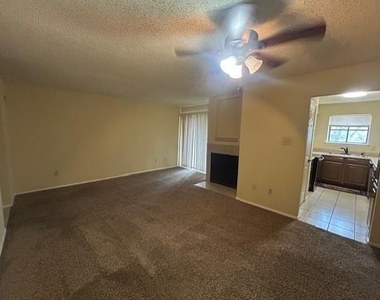 821 W Harwood Road - Photo Thumbnail 1