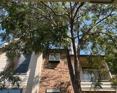 821 W Harwood Road - Photo Thumbnail 18