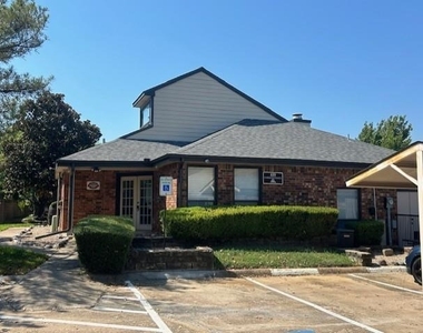 821 W Harwood Road - Photo Thumbnail 14