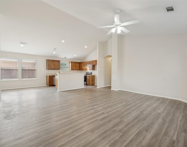 1105 Cottonwood Drive - Photo Thumbnail 2