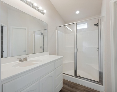 1105 Cottonwood Drive - Photo Thumbnail 10