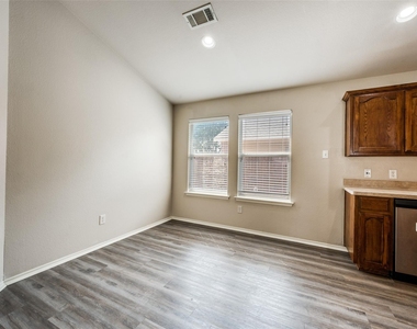 1105 Cottonwood Drive - Photo Thumbnail 4