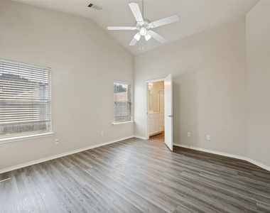 1105 Cottonwood Drive - Photo Thumbnail 8