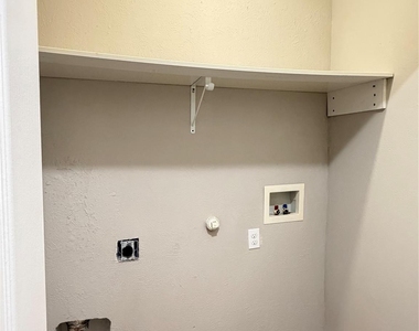 1621 Gill Street - Photo Thumbnail 5
