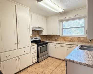 1621 Gill Street - Photo Thumbnail 2