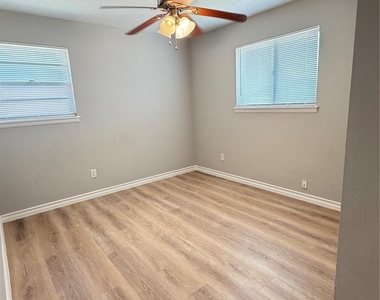 1621 Gill Street - Photo Thumbnail 9