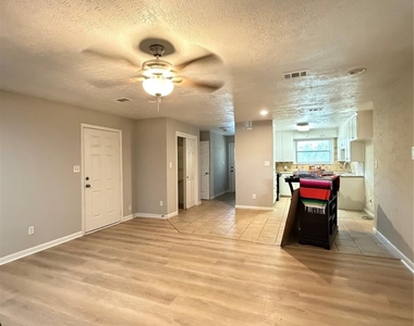 1621 Gill Street - Photo Thumbnail 3