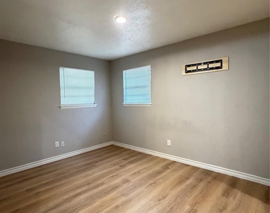 1621 Gill Street - Photo Thumbnail 10