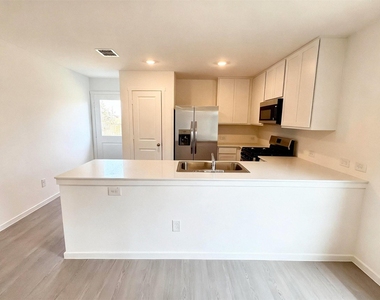 3156 Campeiro Avenue - Photo Thumbnail 2