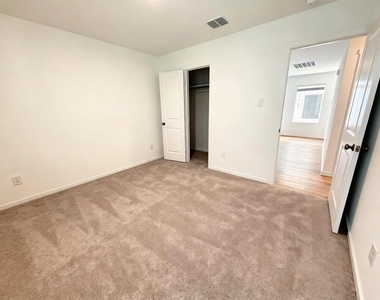 3156 Campeiro Avenue - Photo Thumbnail 16