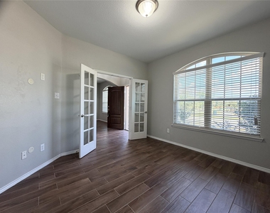 4103 Portrush Drive - Photo Thumbnail 9