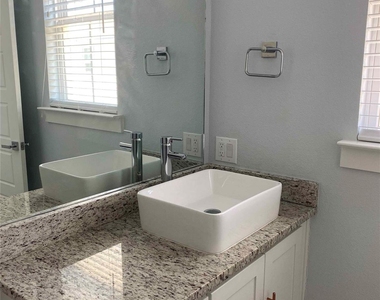 203 S Village Way - Photo Thumbnail 19