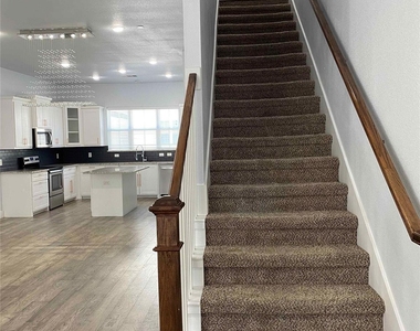 203 S Village Way - Photo Thumbnail 16