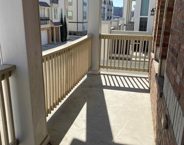 203 S Village Way - Photo Thumbnail 15