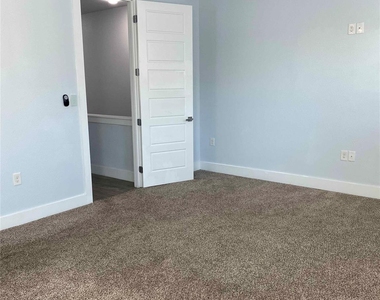203 S Village Way - Photo Thumbnail 31