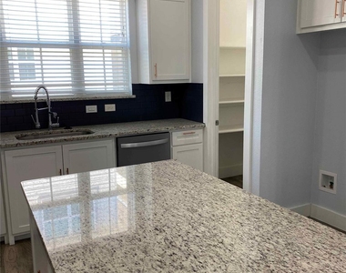 203 S Village Way - Photo Thumbnail 8