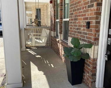 203 S Village Way - Photo Thumbnail 1
