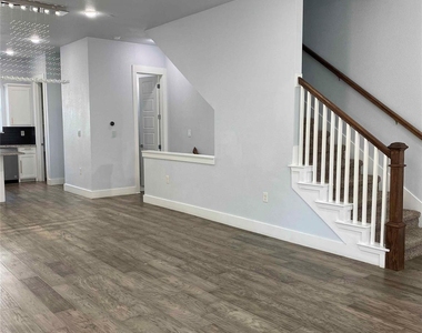 203 S Village Way - Photo Thumbnail 13