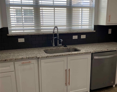 203 S Village Way - Photo Thumbnail 9