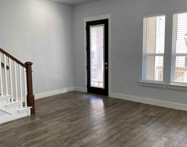 203 S Village Way - Photo Thumbnail 14