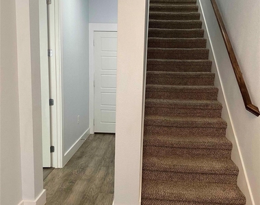 203 S Village Way - Photo Thumbnail 5