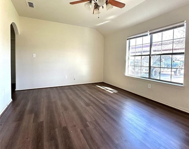 130 Sunburst Court - Photo Thumbnail 3