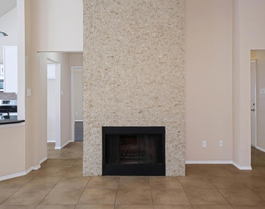 2508 Lakeshore Drive - Photo Thumbnail 4