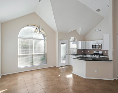 2508 Lakeshore Drive - Photo Thumbnail 9