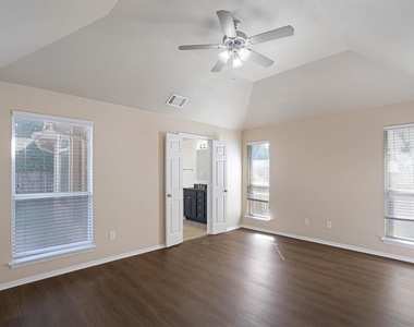 2508 Lakeshore Drive - Photo Thumbnail 17