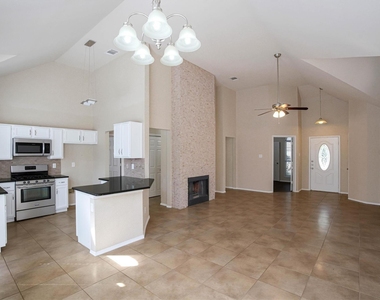2508 Lakeshore Drive - Photo Thumbnail 11