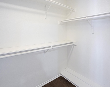 2508 Lakeshore Drive - Photo Thumbnail 23