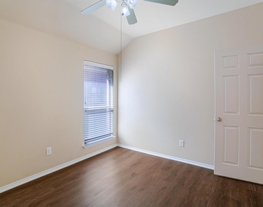 2508 Lakeshore Drive - Photo Thumbnail 28