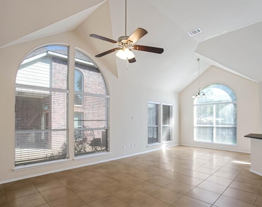 2508 Lakeshore Drive - Photo Thumbnail 5