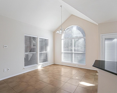 2508 Lakeshore Drive - Photo Thumbnail 8