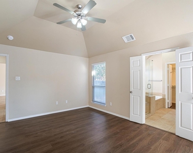 2508 Lakeshore Drive - Photo Thumbnail 18