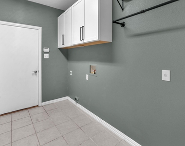 9129 Cottonwood Village Drive - Photo Thumbnail 13