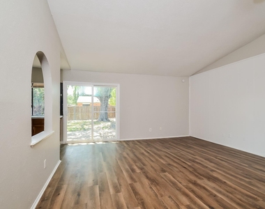 5702 Magnolia Lane - Photo Thumbnail 4