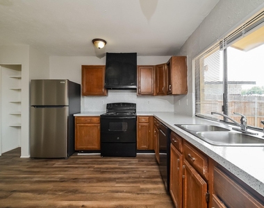 5702 Magnolia Lane - Photo Thumbnail 5