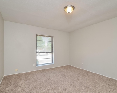 5702 Magnolia Lane - Photo Thumbnail 9