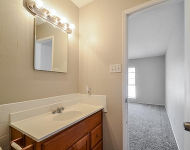 5702 Magnolia Lane - Photo Thumbnail 12