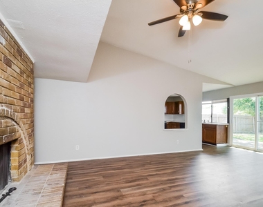 5702 Magnolia Lane - Photo Thumbnail 3