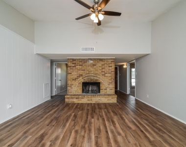 5702 Magnolia Lane - Photo Thumbnail 2