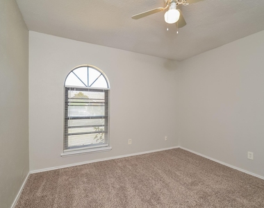 5702 Magnolia Lane - Photo Thumbnail 7